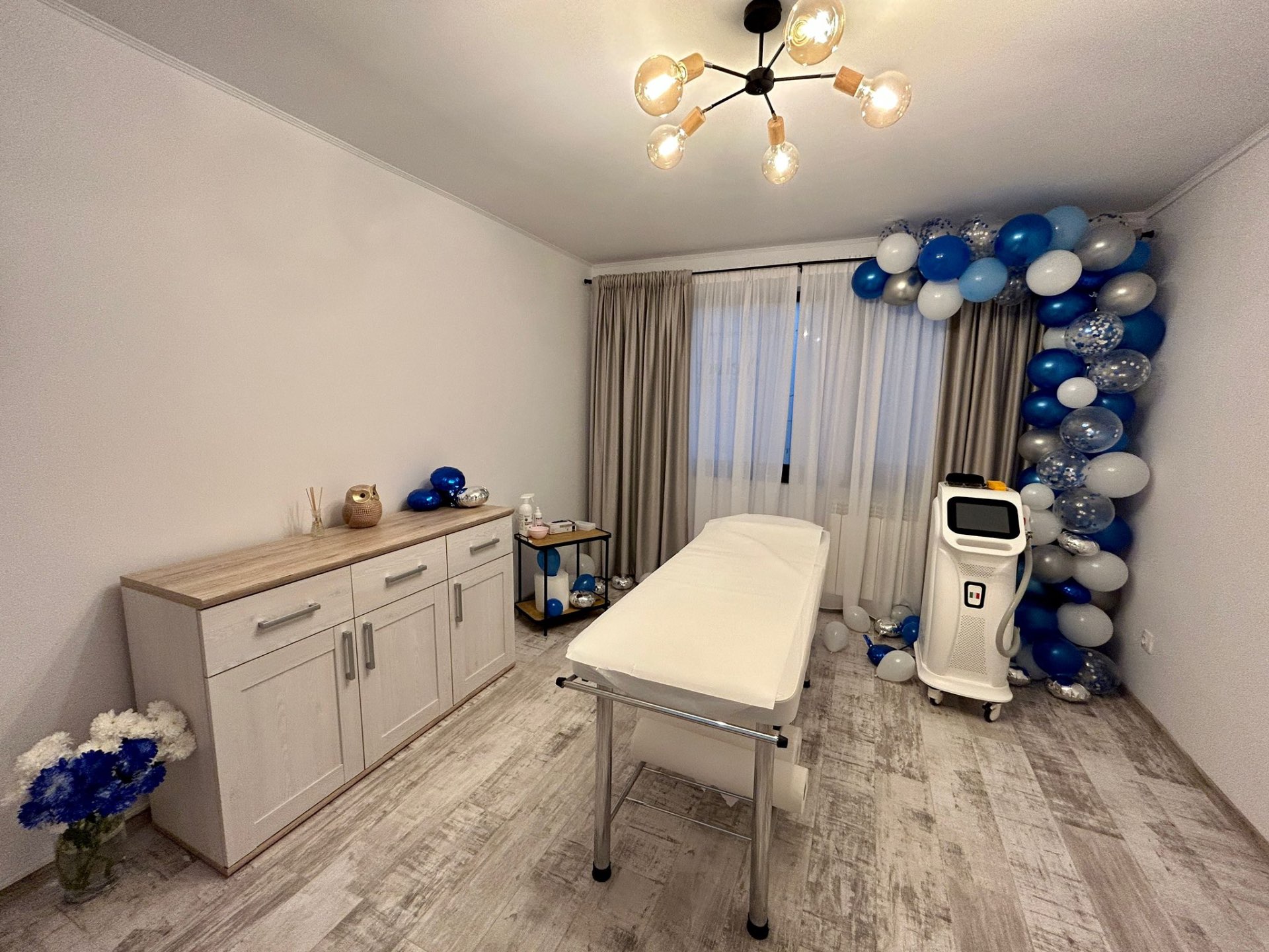 Detalii salon — prosoape și petale